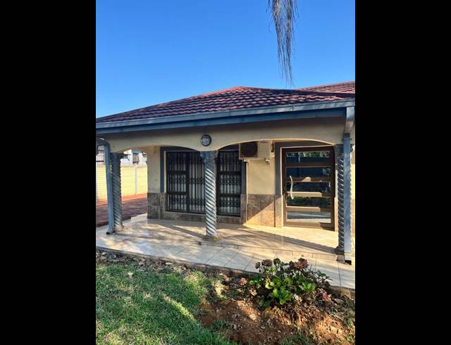 4 BEDROOM HOUSE FOR SALE IN THOHOYANDOU